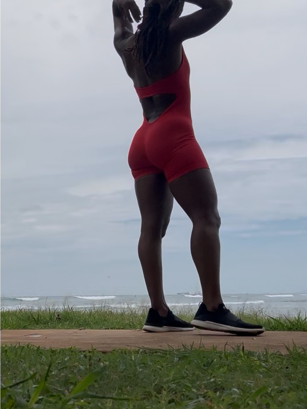 Red seamless scrunch romper with open-back detail ❤️‍🔥 Size Small